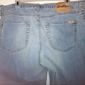 Levi’s Mid Rise light wash SHORT bootcut jeans 16W